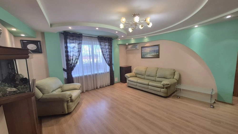 Продам  простору 3 кім, Меблі та техніка