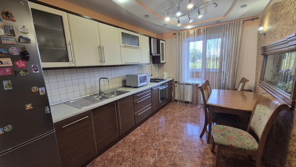 Продам  простору 3 кім, Меблі та техніка