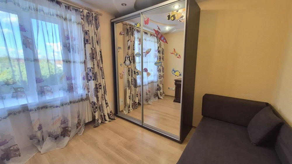 Продам  простору 3 кім, Меблі та техніка