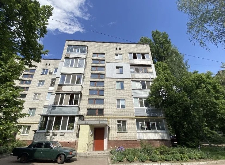 Простора 3-кімнатна квартира 68 м² з двома лоджіями та підва