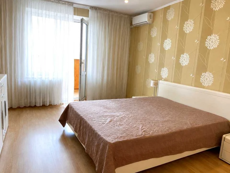 Квартира. Київ, Богатирська вул.
