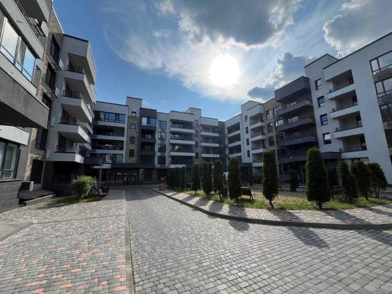 ПРОДАЖ 3к квартири з ГАРДЕРОБОМ 77 кв.м на вул. Квітки Цисик