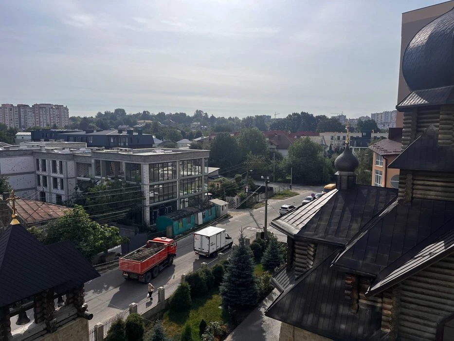 Терміново продам простору 2 кімнатну квартиру близько центру