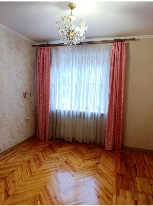 Продаж 3 кім. кв.   біля м. Студентська