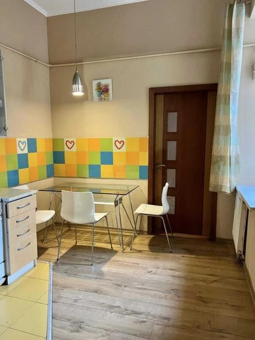 Продаж 3-кімнатної квартири в центрі Львова – вул. Джерельна