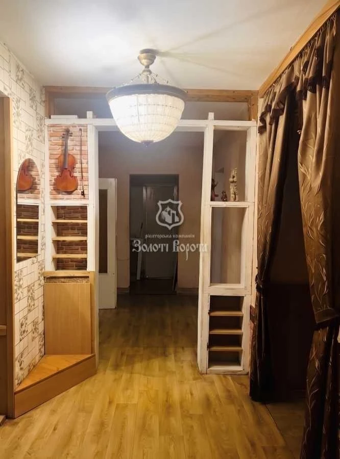 Продаж 5-кімнатної квартири 104.4 м², Степана Ковніра вул.,