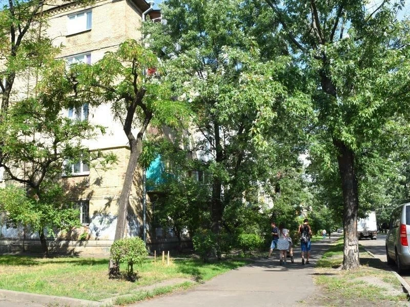 Продаж 2-кімнатної квартири 45.9 м², Будівельників вул., 12