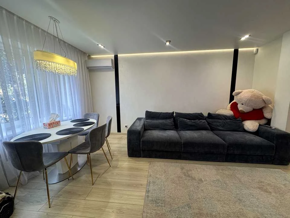 Apartment. Dnipro, Slavy Blvd.