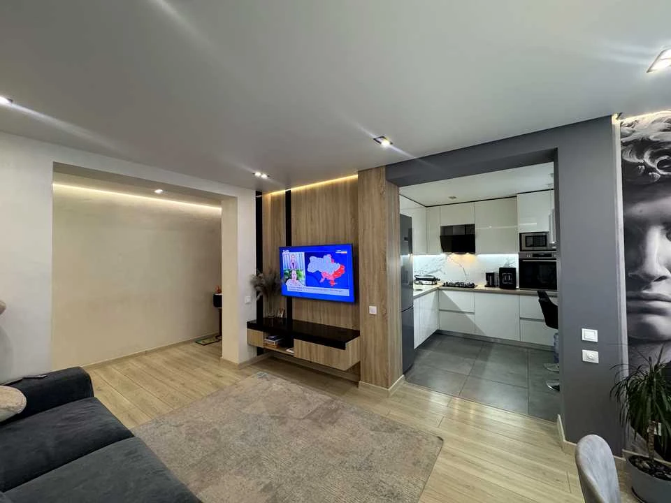 Apartment. Dnipro, Slavy Blvd.