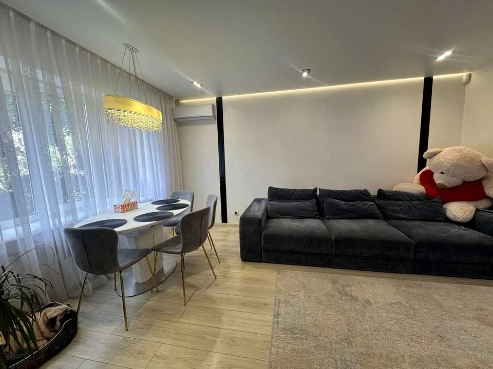 Apartment. Dnipro, Slavy Blvd.