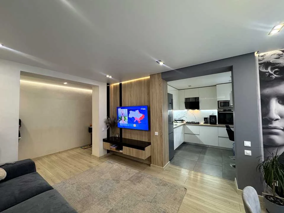 Apartment. Dnipro, Slavy Blvd.