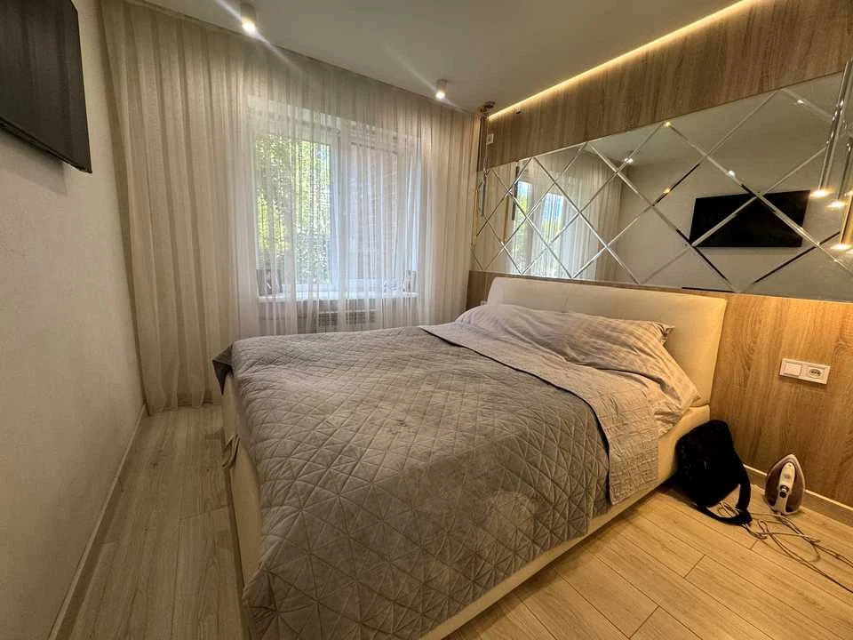 Apartment. Dnipro, Slavy Blvd.