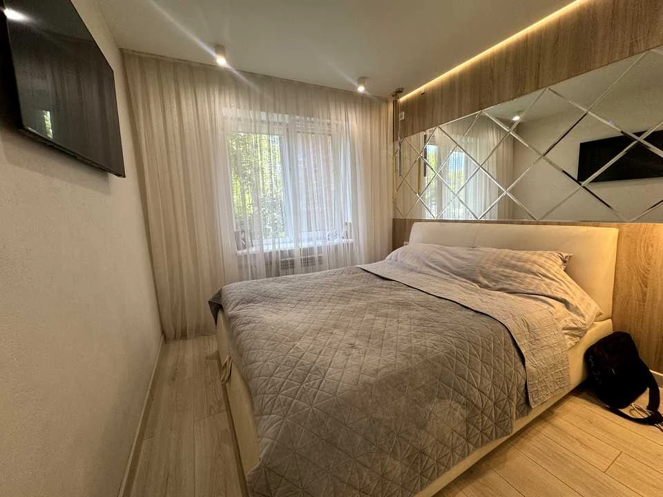 Apartment. Dnipro, Slavy Blvd.