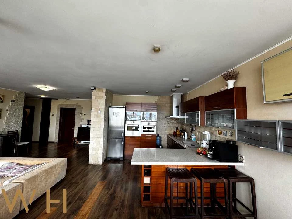 Apartment. Kyiv, Velyka Kitaivska St.