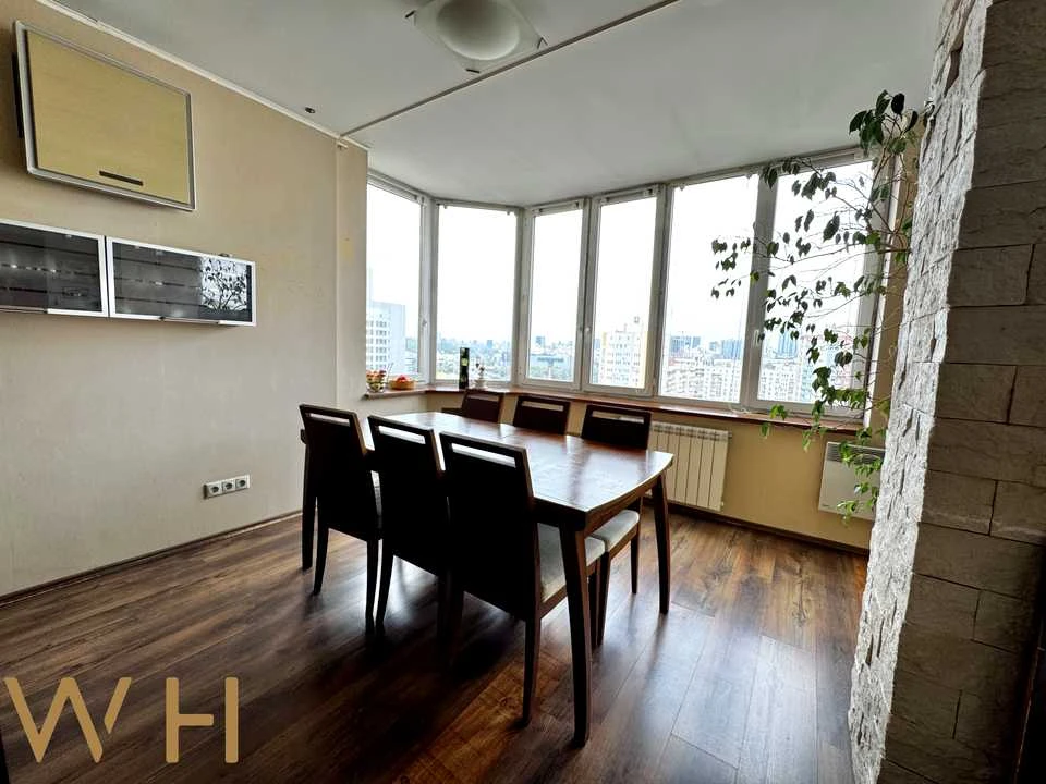 Apartment. Kyiv, Velyka Kitaivska St.