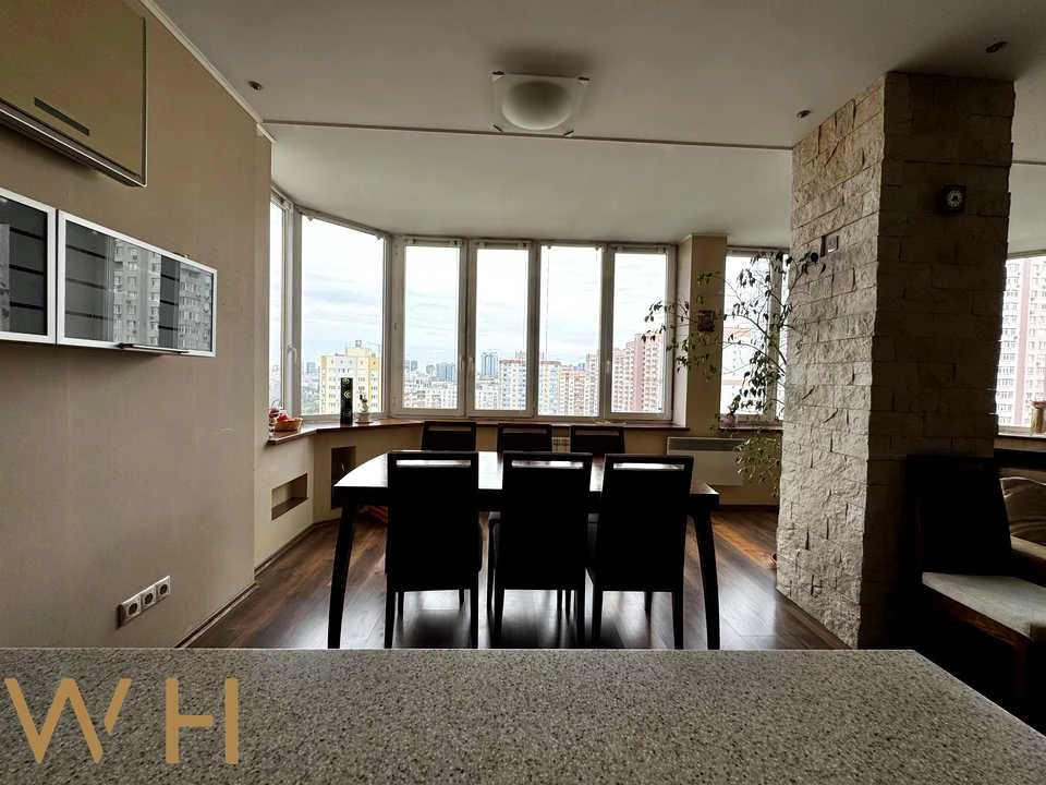 Apartment. Kyiv, Velyka Kitaivska St.