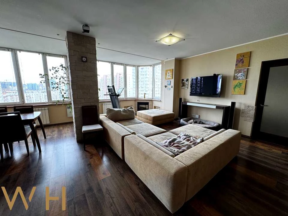 Apartment. Kyiv, Velyka Kitaivska St.