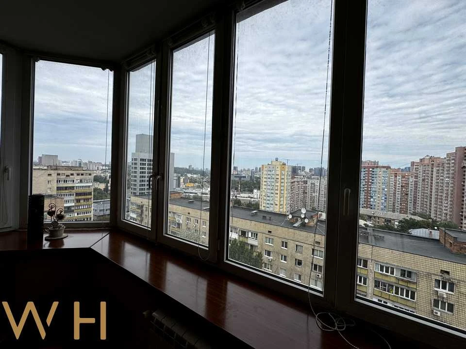 Apartment. Kyiv, Velyka Kitaivska St.