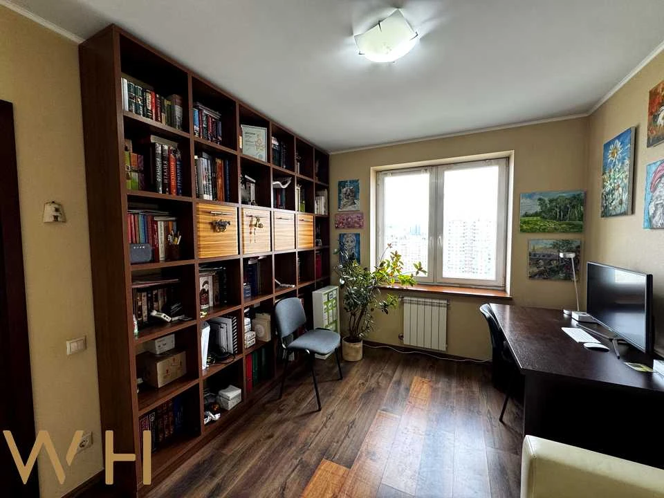 Apartment. Kyiv, Velyka Kitaivska St.