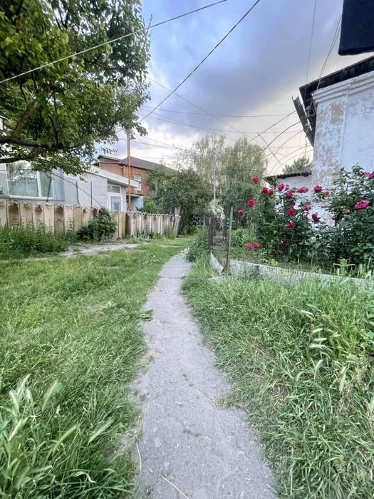 Продам 1-комнатную квартиру в центре, возле ЖК Женева.