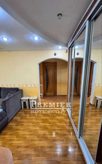 Квартира з ремонтом в новому будинку