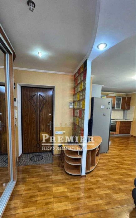 Квартира з ремонтом в новому будинку
