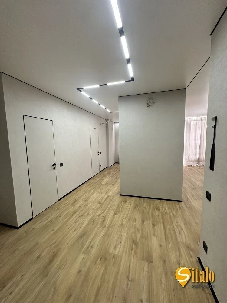 Продаж 2-кімнатної квартири 65 м², Дніпровська наб., 18а