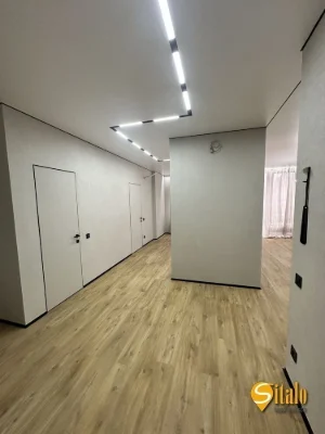 Продаж 2-кімнатної квартири 65 м², Дніпровська наб., 18а