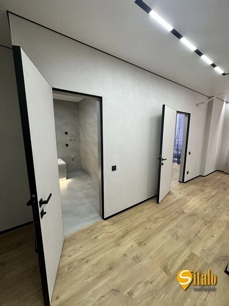 Продаж 2-кімнатної квартири 65 м², Дніпровська наб., 18а