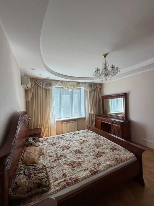 Продаж квартири 5к Микільсько-Слобідська, 4 Г Київ