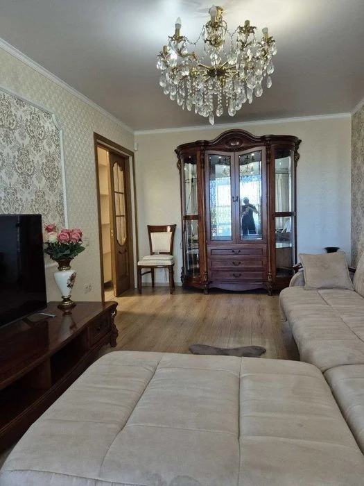 Продается 2 комнатная квартира с ремонтом в центре