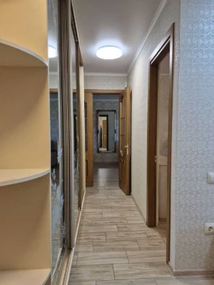 Продается 2 комнатная квартира с ремонтом в центре
