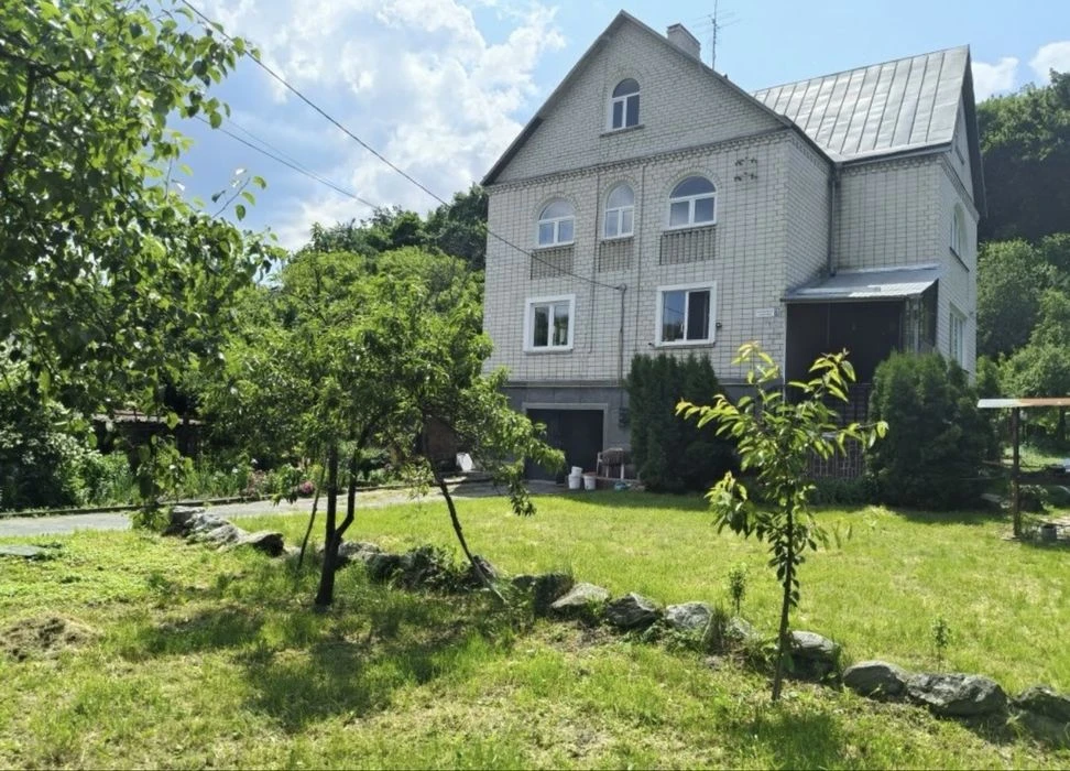 Просторий будинок для великої родини на Корбутівці — 295 м²