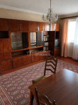 Продам 2-к квартиру 52 м2. Метро Спортивна. Захисників Украї
