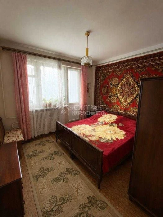 Продам 2-к квартиру 52 м2. Метро Спортивна. Захисників Украї