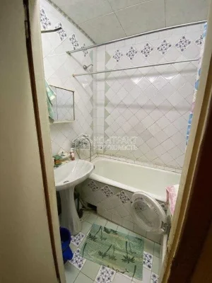 Продам 2-к квартиру 52 м2. Метро Спортивна. Захисників Украї