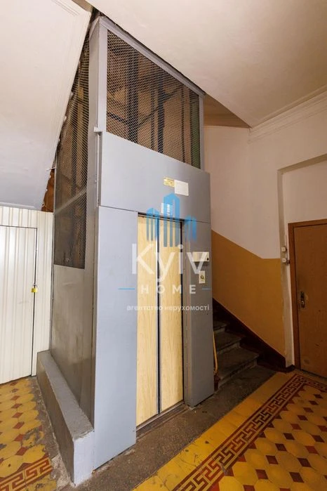 Продаж 1-кімнатної квартири центр пам'ятка архитектури