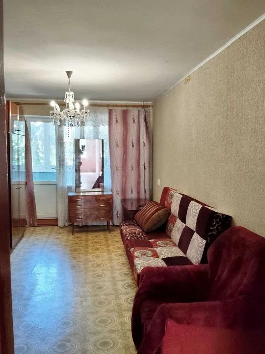 I am selling a 2-room apartment in Saltivka.