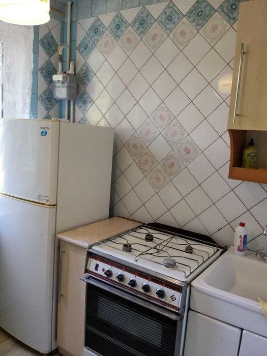 I am selling a 2-room apartment in Saltivka.