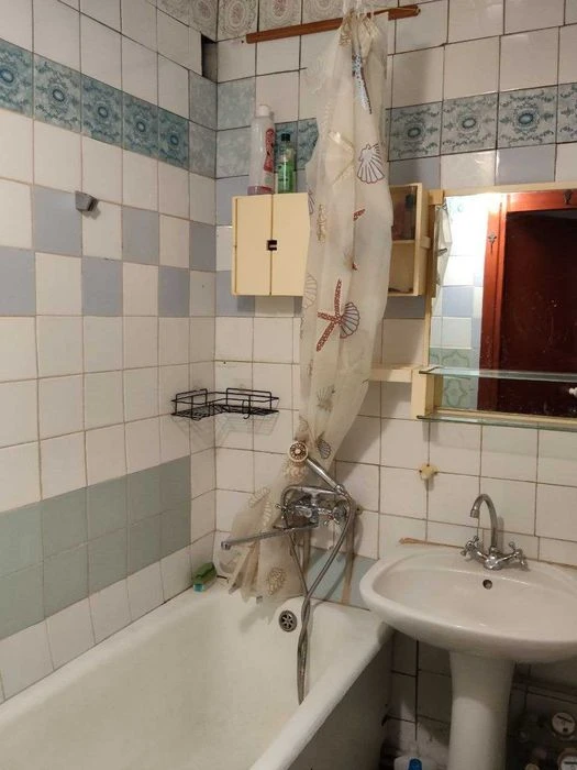I am selling a 2-room apartment in Saltivka.