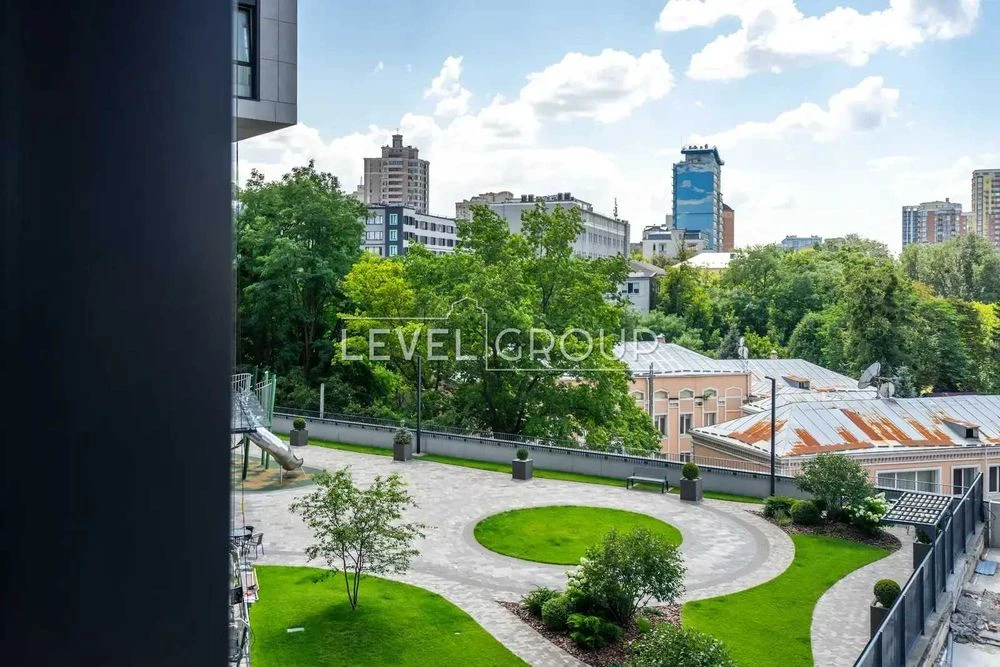 Пропонується на продаж простора та світла 2-кімнатна квартир