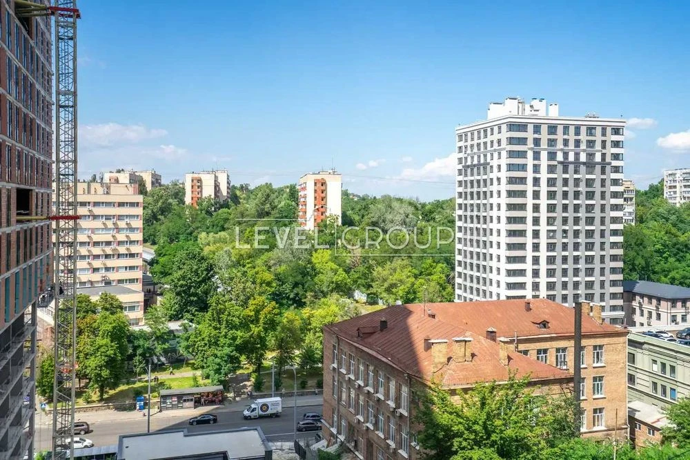 Пропонується на продаж простора та світла 2-кімнатна квартир