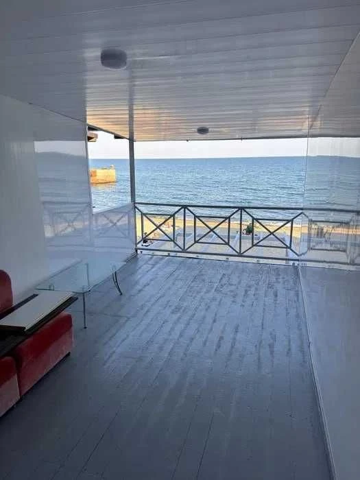 Продам двоповерховий будинок-дачу біля моря (причал)