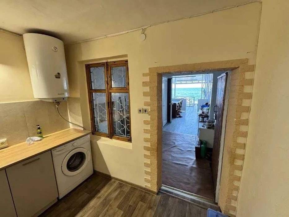 Продам двоповерховий будинок-дачу біля моря (причал)