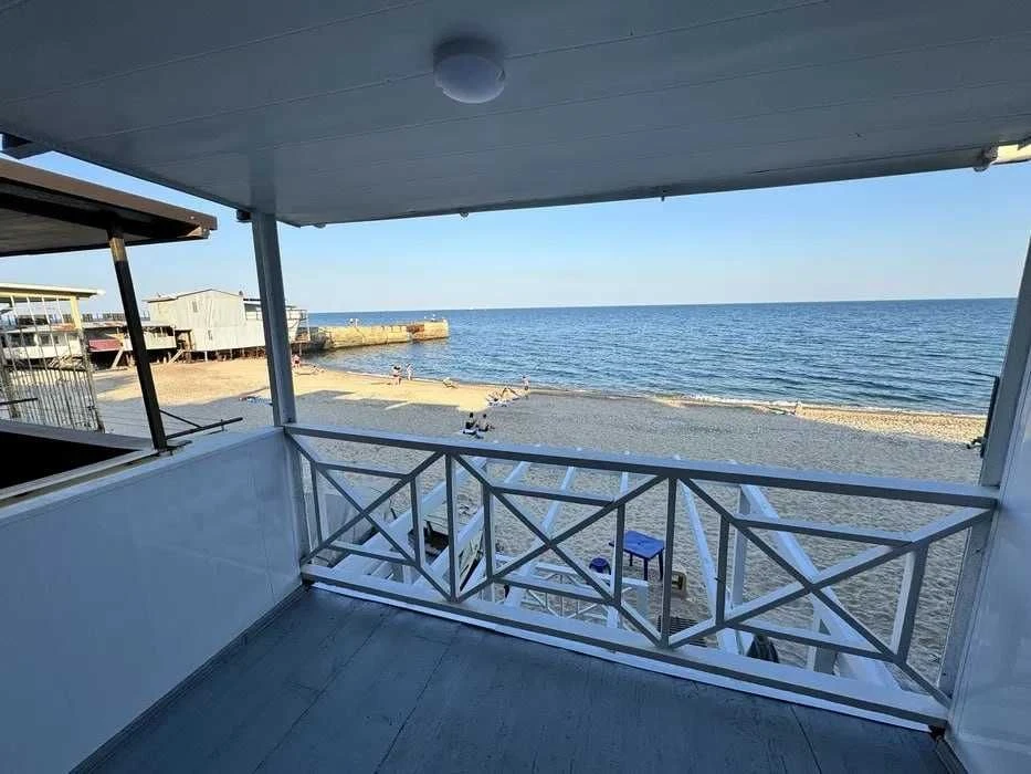 Продам двоповерховий будинок-дачу біля моря (причал)