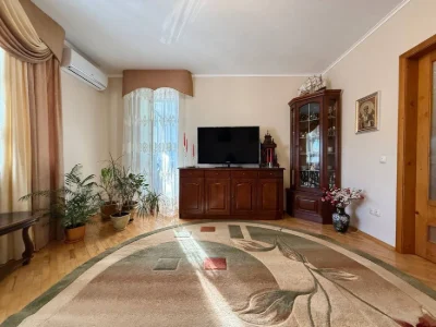 Продаж три кімнатної квартири в центрі міста