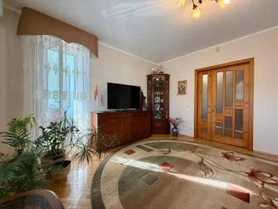 Продаж три кімнатної квартири в центрі міста