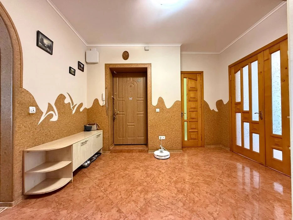 Продаж три кімнатної квартири в центрі міста
