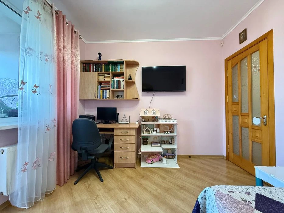 Продаж три кімнатної квартири в центрі міста