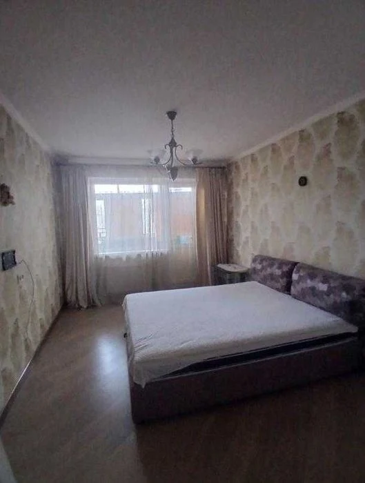 Продам 2 кім. кв. 45 м2 на Салтівка, вул. Нескорених, метро